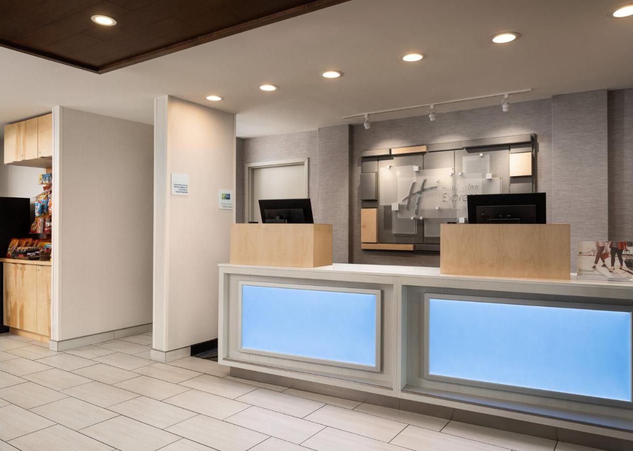 Holiday Inn Express Hotel & Suites Olive Branch By Ihg Exterior foto